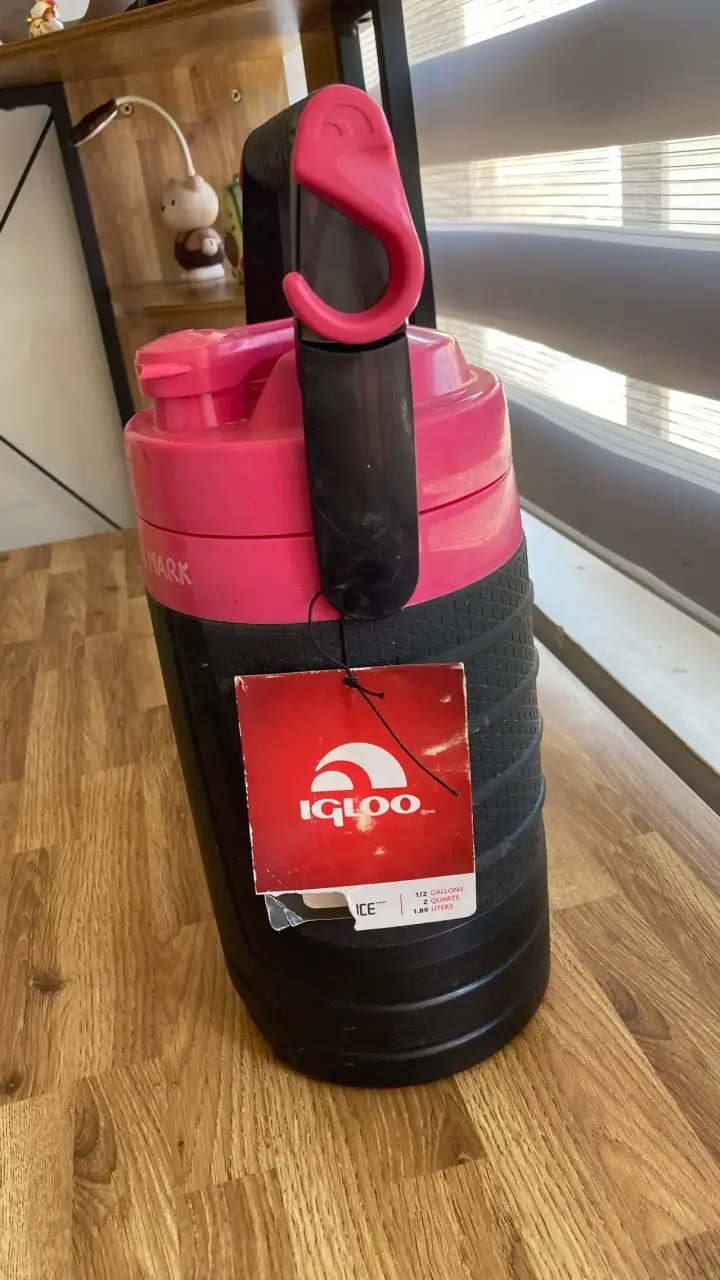 Botella térmica Igloo negra y rosa - 2