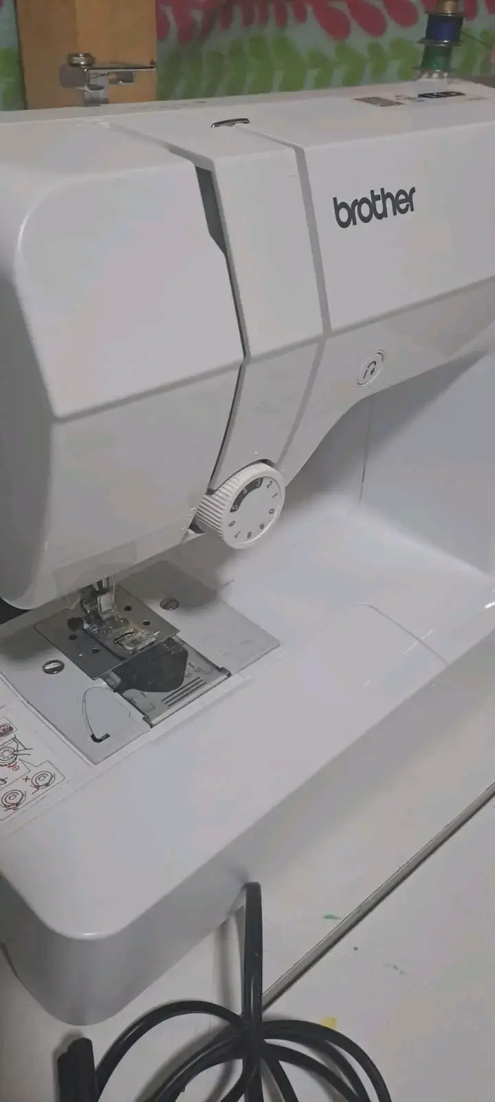 Máquina de Coser Brother SH7700 con Múltiples Puntadas - 4