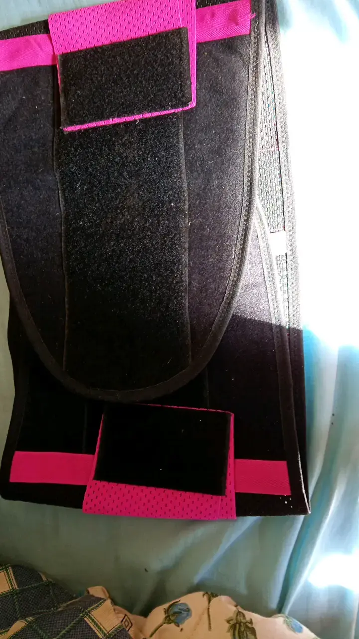Faja reductora negra con detalles rosados