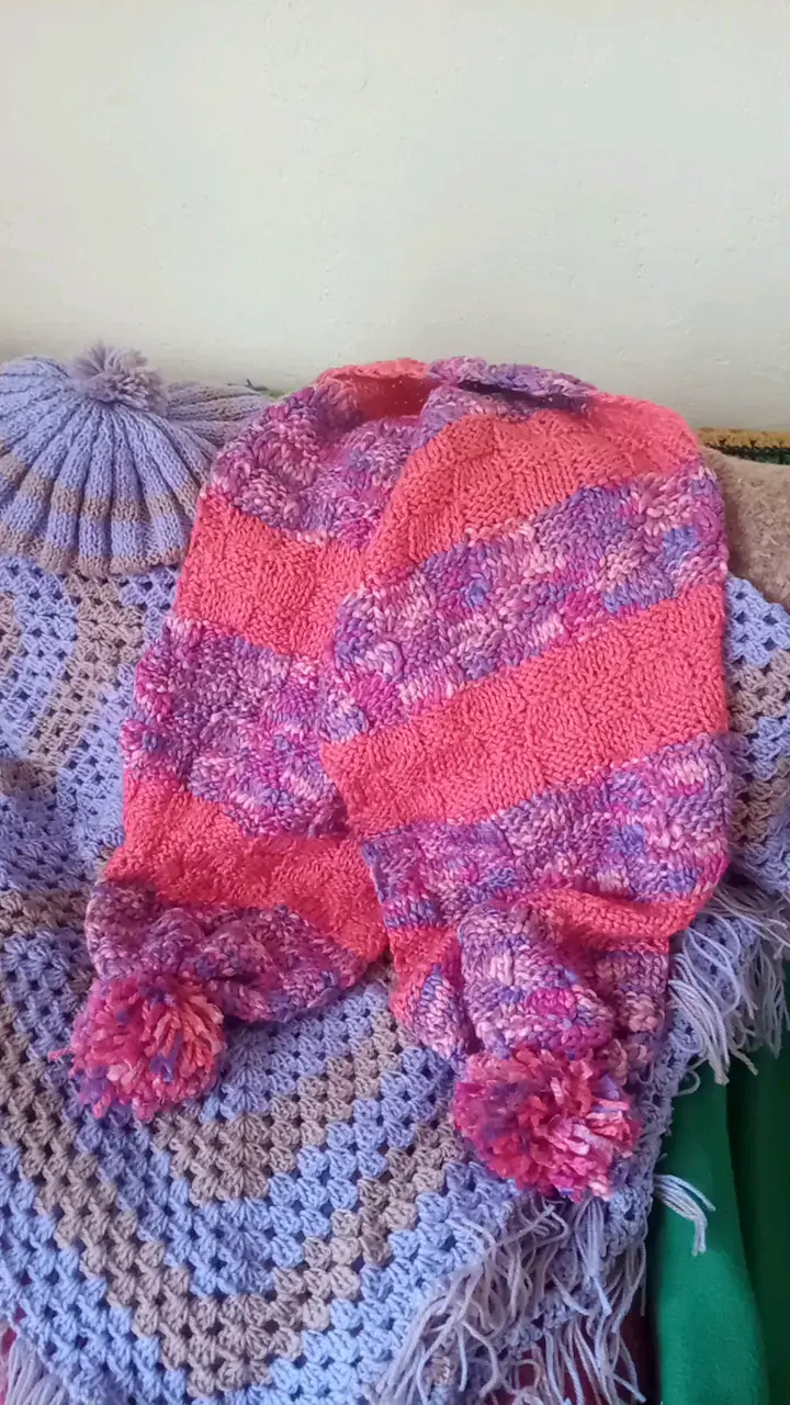 Poncho tejido a crochet con gorro a juego - 2