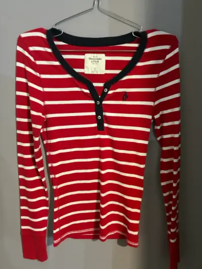 Polera roja a rayas Abercrombie - miniatura 1