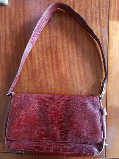 Cartera de cuero rojo Etienne Aigner elegante - miniatura 1
