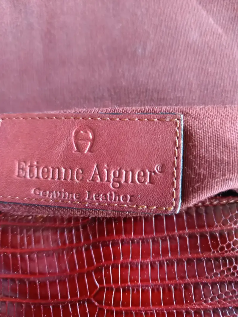 Cartera de cuero rojo Etienne Aigner elegante - 2