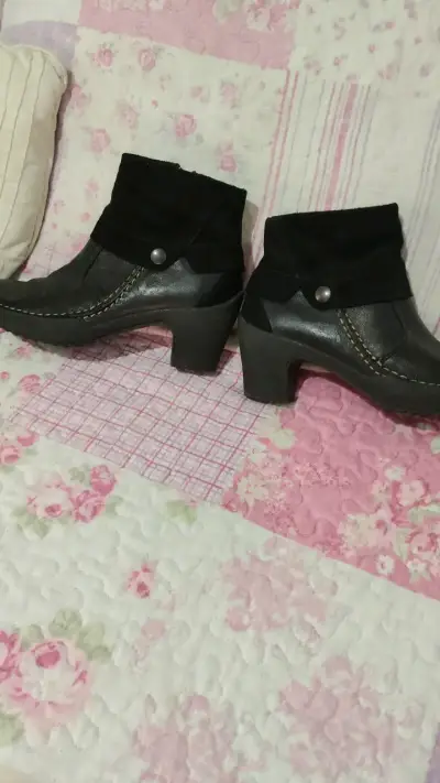 Botines de cuero negro con tacón para mujer - miniatura 1