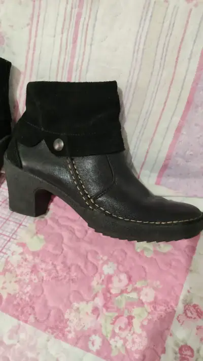Botines de cuero negro con tacón para mujer - miniatura 2