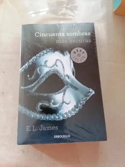 Lote de libros variados: novelas y diccionarios - miniatura 4