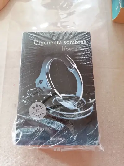 Lote de libros variados: novelas y diccionarios - miniatura 5