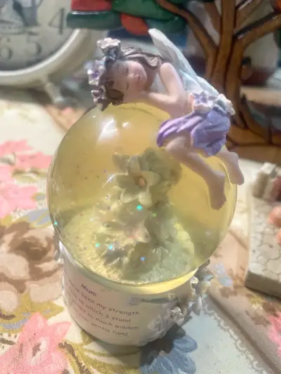 Bola de nieve con hada decorativa - miniatura 2