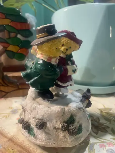 Caja musical de osos navideños en resina - miniatura 2