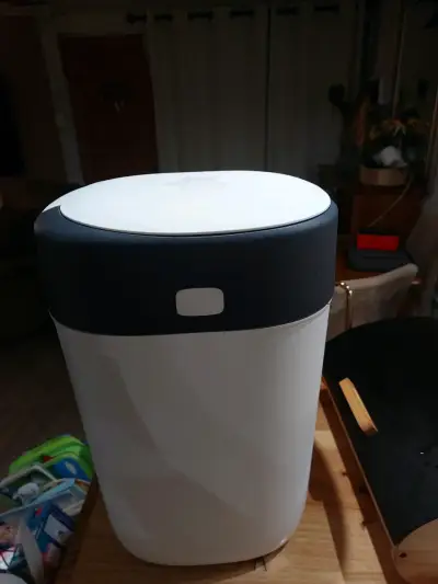 Contenedor de pañales para bebé con tapa hermética - miniatura 1