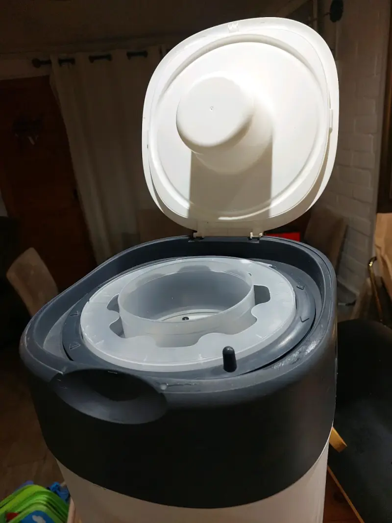 Contenedor de pañales para bebé con tapa hermética - 3