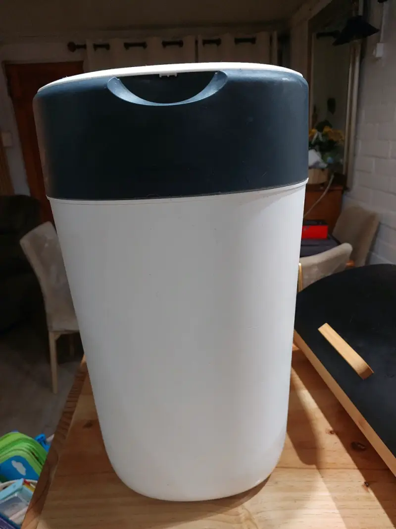 Contenedor de pañales para bebé con tapa hermética - 4