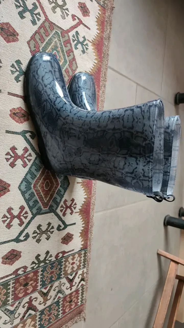 Botas de lluvia con diseño de serpiente - 1