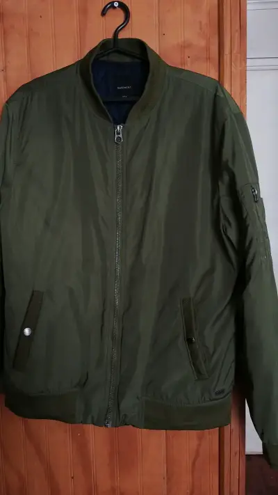 Chaqueta bomber verde Basement talla M - miniatura 1