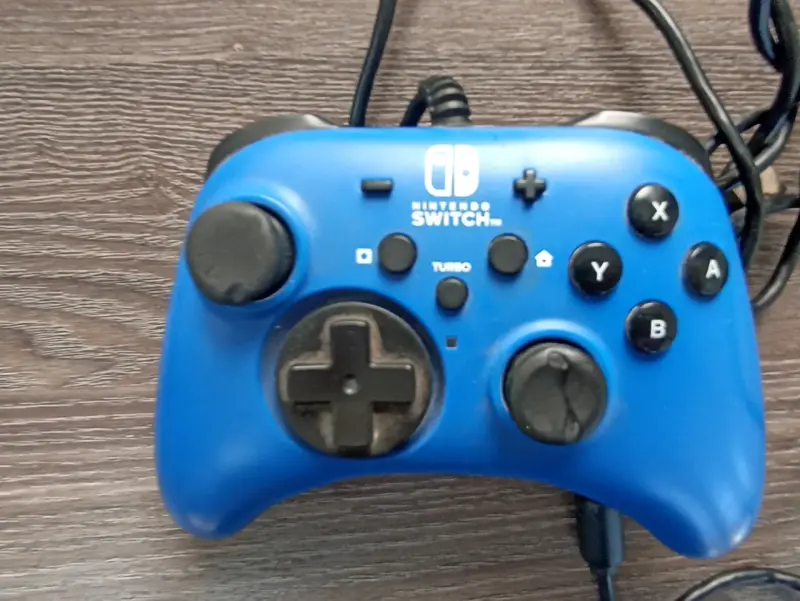 Consola Nintendo Switch con 3 juegos - 5