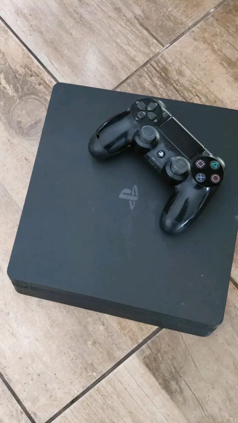 Consola PlayStation 4 con control incluido
