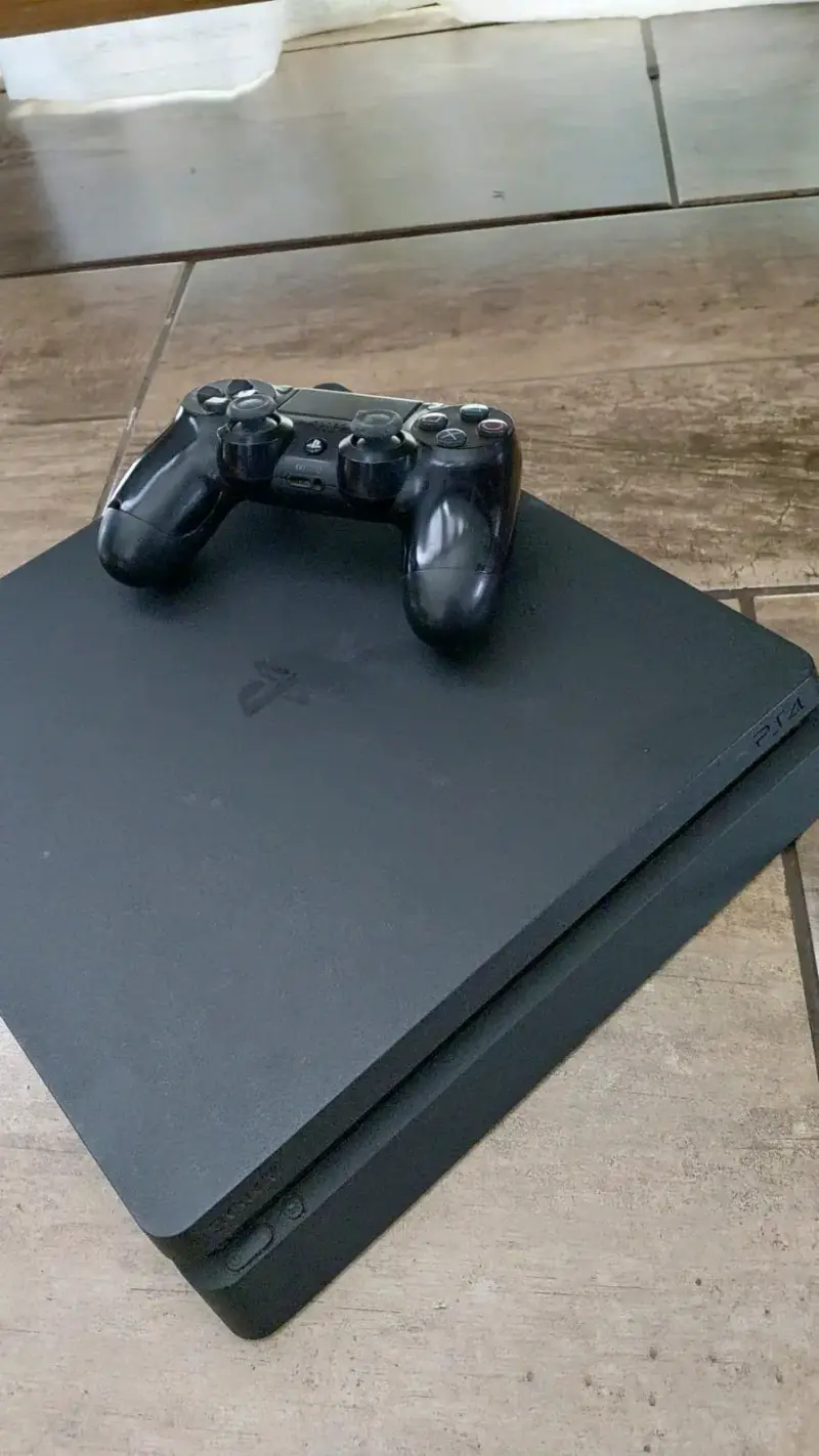 Consola PlayStation 4 con control incluido - 2