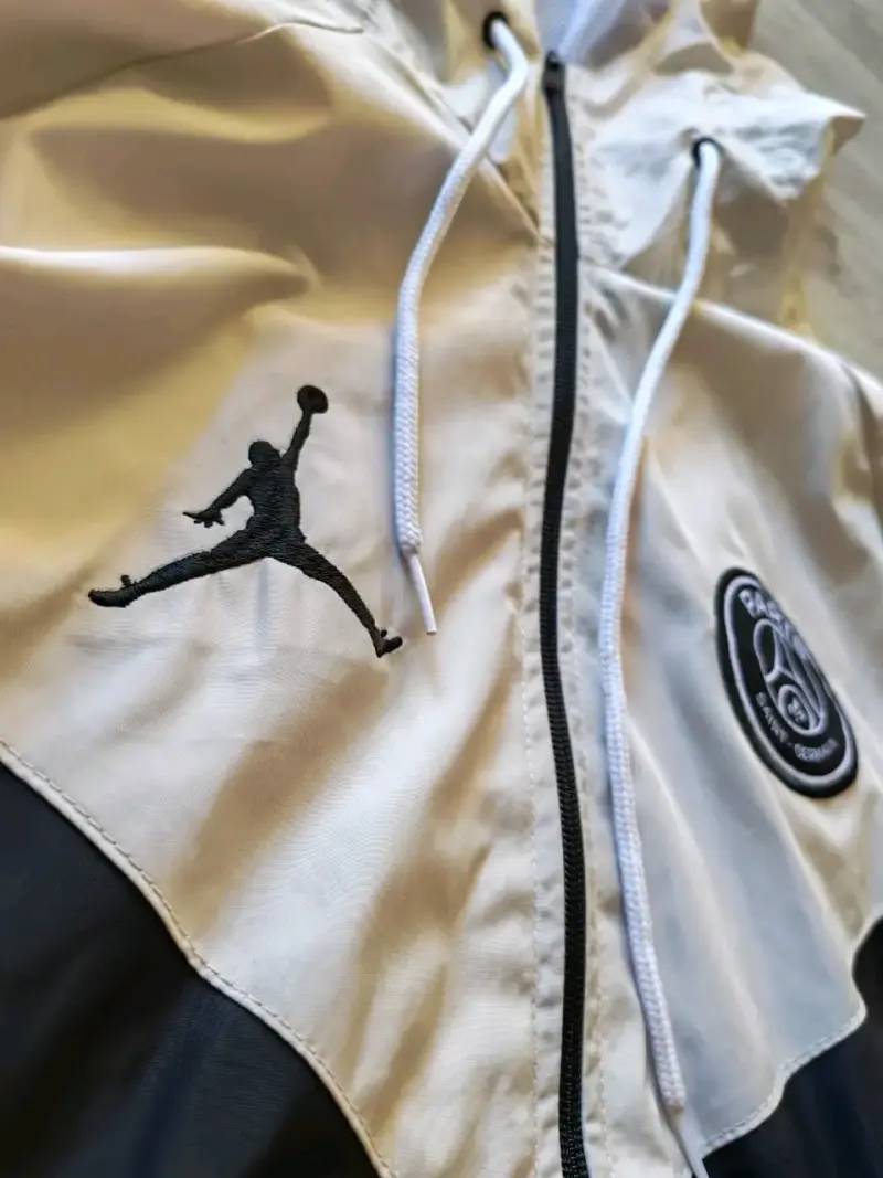 Cortavientos deportiva Jordan PSG con capucha - 2