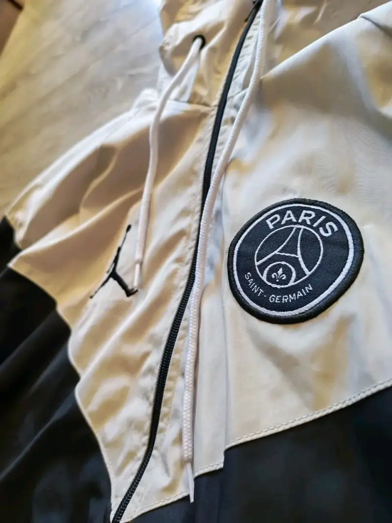 Cortavientos deportiva Jordan PSG con capucha - 3