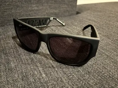 Anteojos ALEXANDER WANG X H&M con estuche y tira - miniatura 3