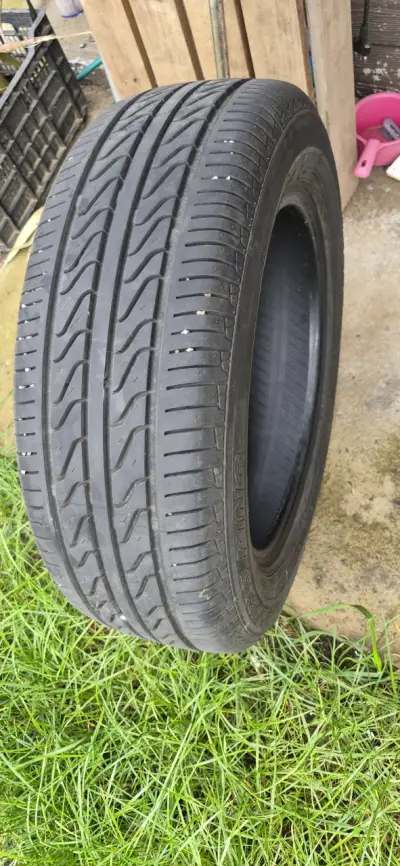 Neumático Double King 205/60R16 usado en buen estado - miniatura 1
