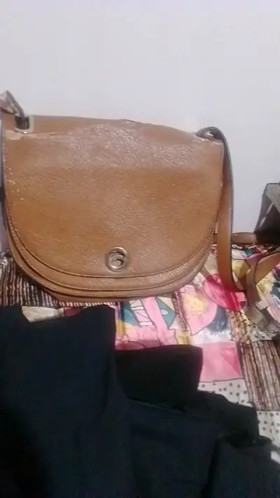 Cartera de cuero marrón con cierre metálico - miniatura 2