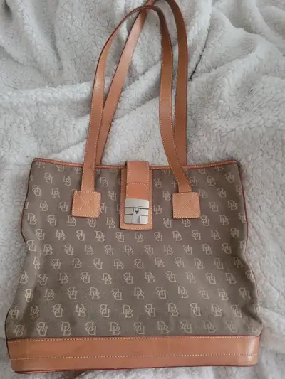 Bolso tote de lona marrón con detalles en cuero - miniatura 1