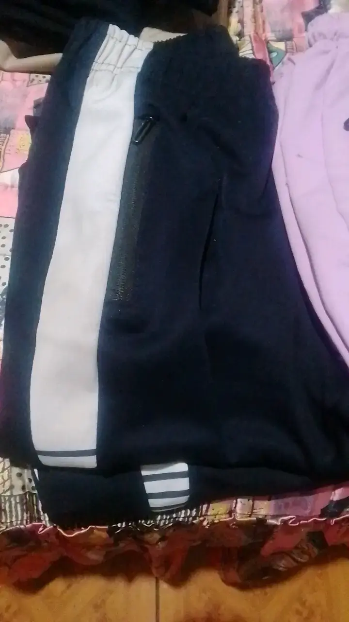 Pantalones deportivos unisex con franjas laterales - 1