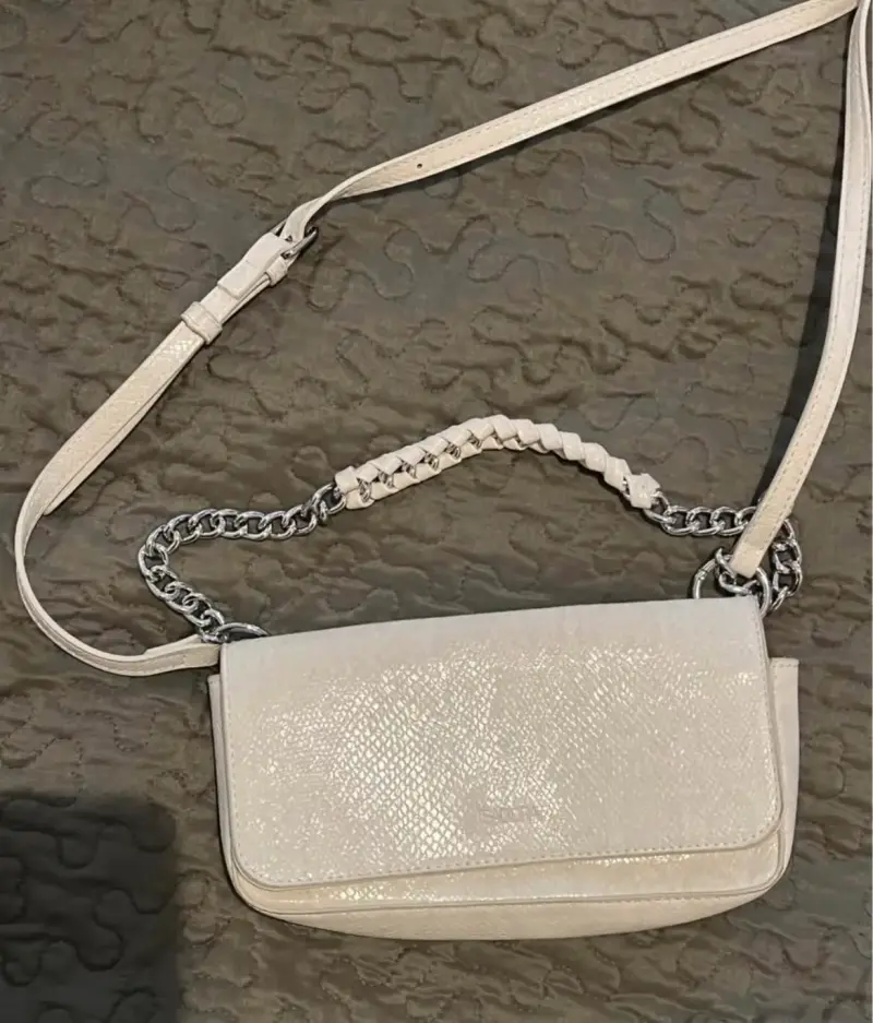 Cartera Isadora de Hombro Beige con Cadena - 1