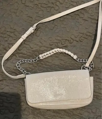 Cartera Isadora de Hombro Beige con Cadena - miniatura 1