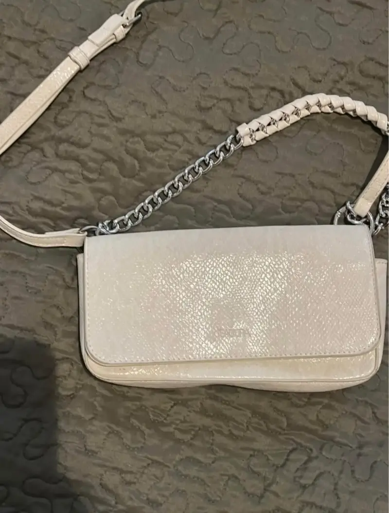 Cartera Isadora de Hombro Beige con Cadena - 3
