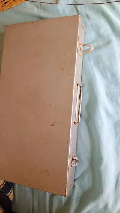 Caja metálica para diapositivas con compartimentos - miniatura 1