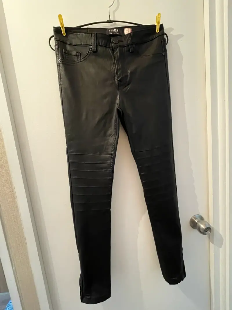 Pantalones negros de cuero sintético Foster - 1