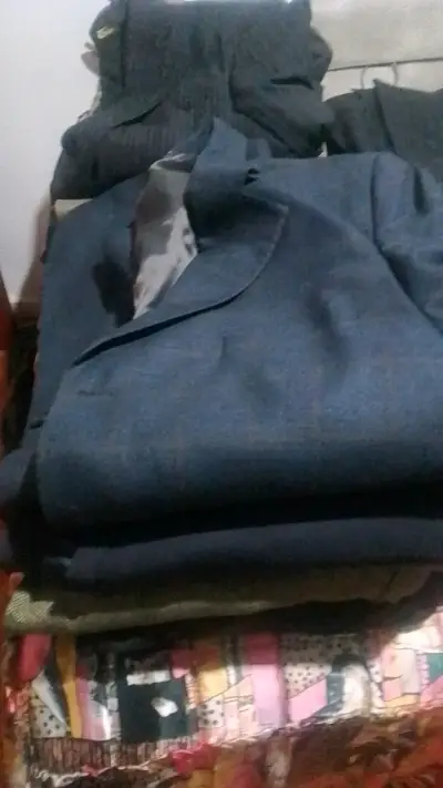 Traje formal de hombre a rayas - miniatura 3