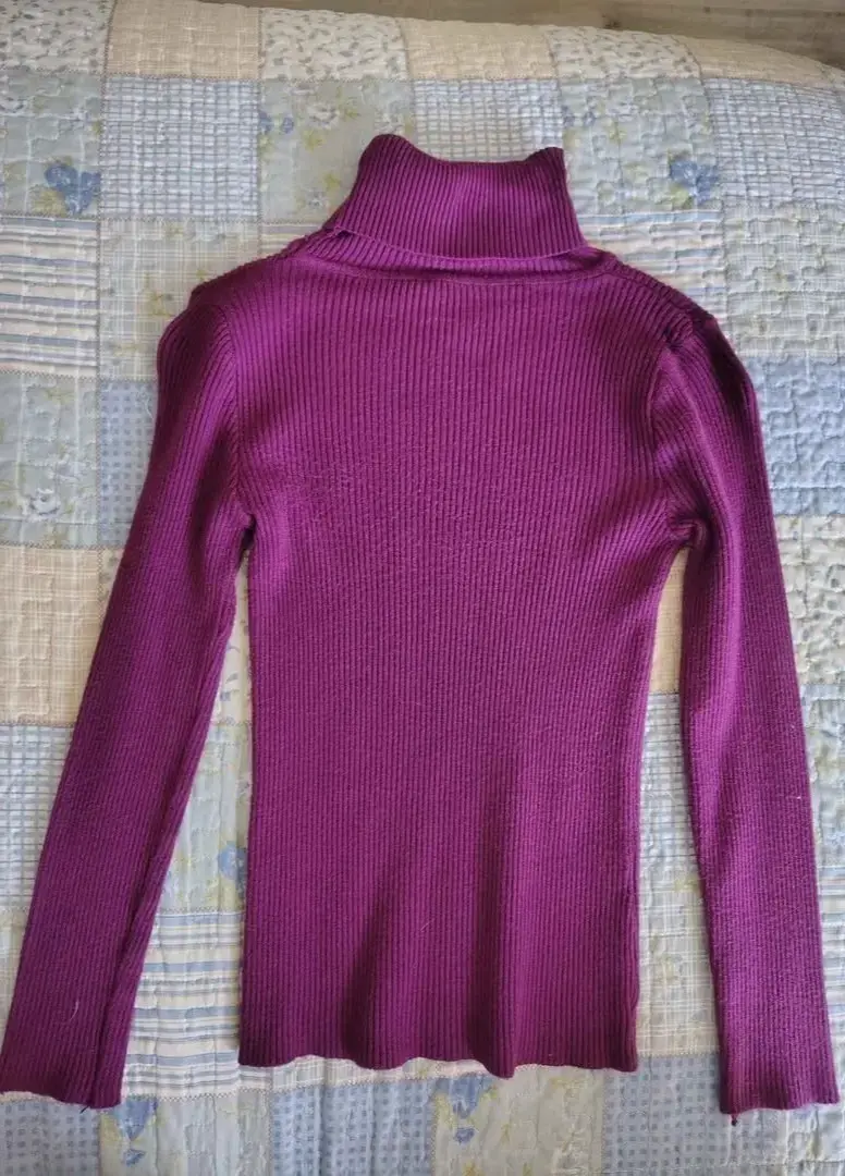 Suéter de cuello alto morado y rosado - 1