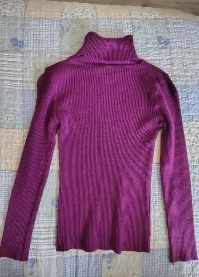 Suéter de cuello alto morado y rosado - miniatura 1
