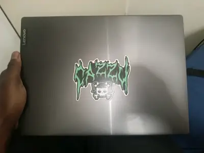 Laptop Lenovo con Procesador Intel - miniatura 2