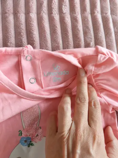 Polera manga larga rosa con diseño de conejo para bebé - miniatura 2