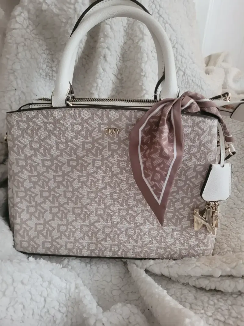 Bolso de mano DKNY beige con pañuelo decorativo - 1