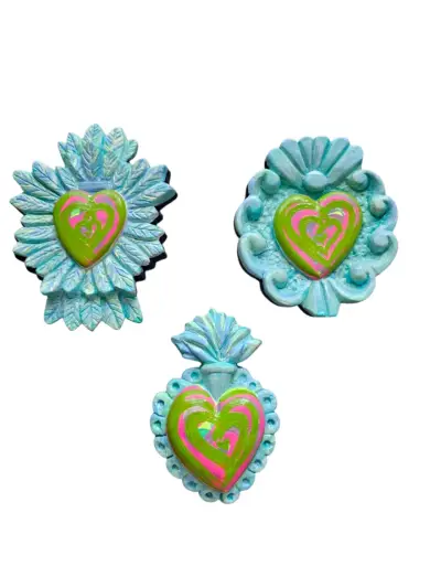 Set de Corazones Decorativos de Madera Pintados a Mano - miniatura 1