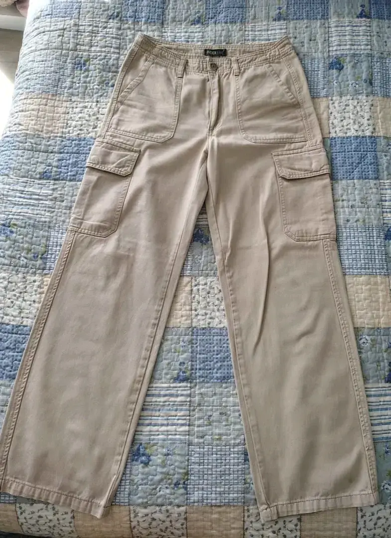 Pantalones cargo beige para mujer - 1