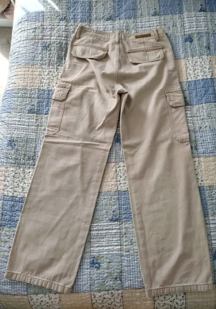 Pantalones cargo beige para mujer - 2