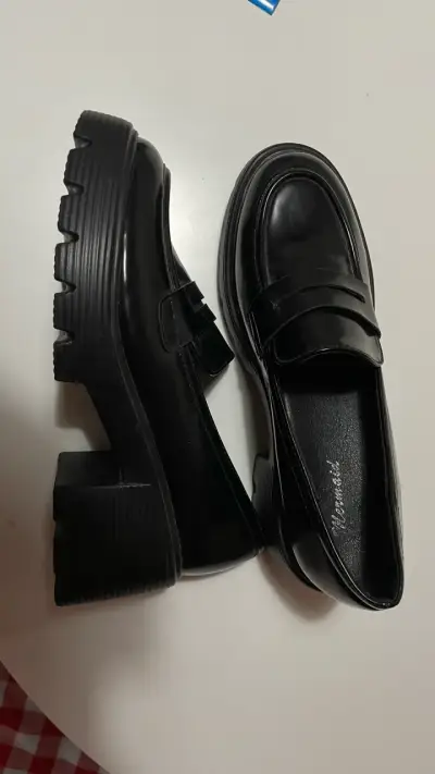 Zapatos de charol negros con plataforma - miniatura 1