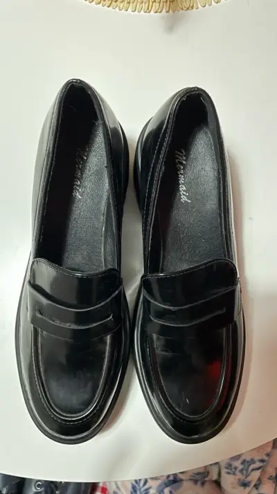 Zapatos de charol negros con plataforma - miniatura 2