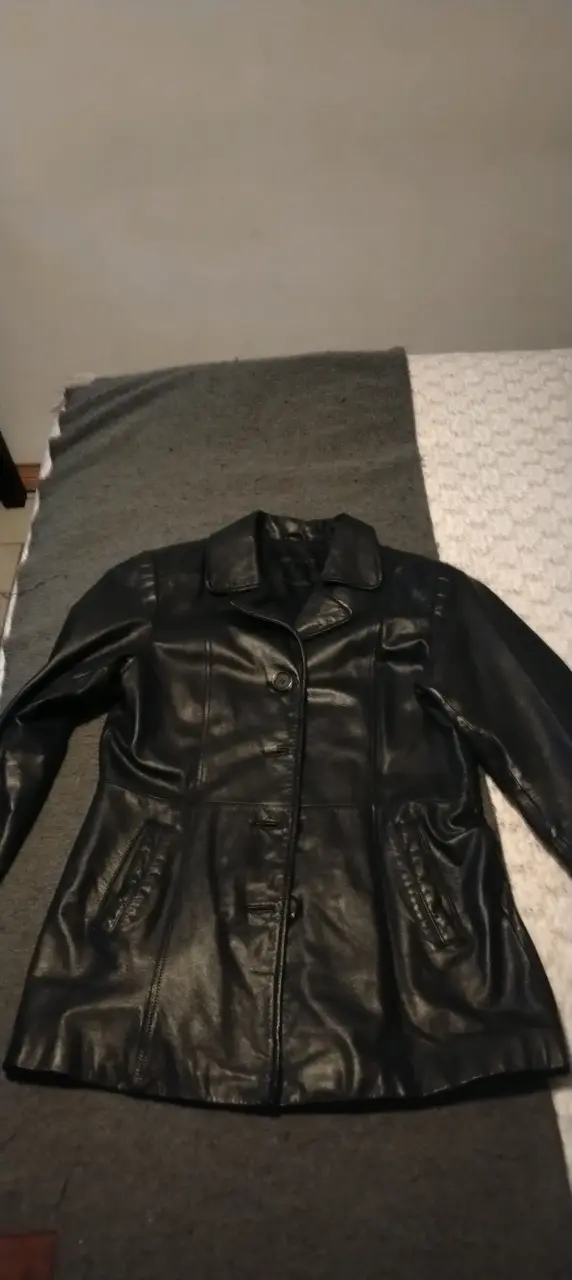 Abrigo de cuero negro para mujer - 1