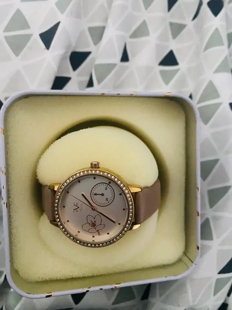 Reloj de pulsera elegante con diseño floral - 4