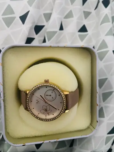 Reloj de pulsera elegante con diseño floral - miniatura 4
