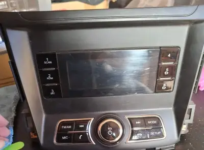 Radio para auto Changan CS15 en buen estado - miniatura 1