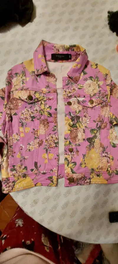 Chaqueta floral de mezclilla para mujer - miniatura 1