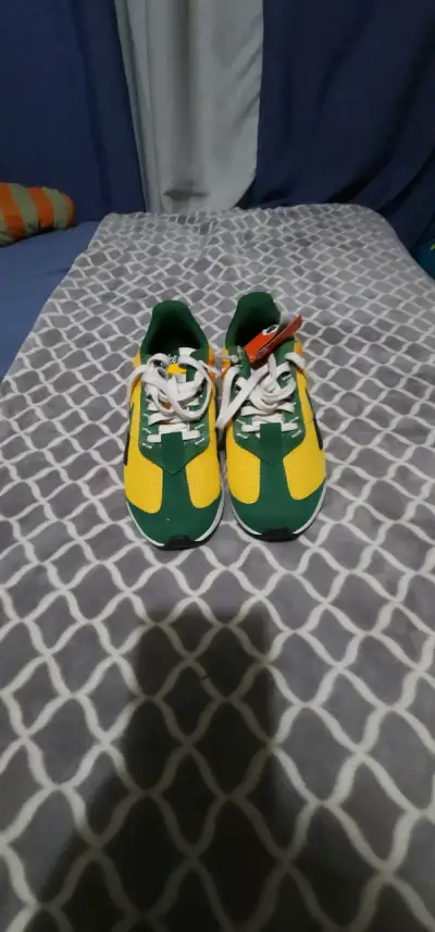 Zapatillas deportivas Nike multicolor con diseño moderno - miniatura 3